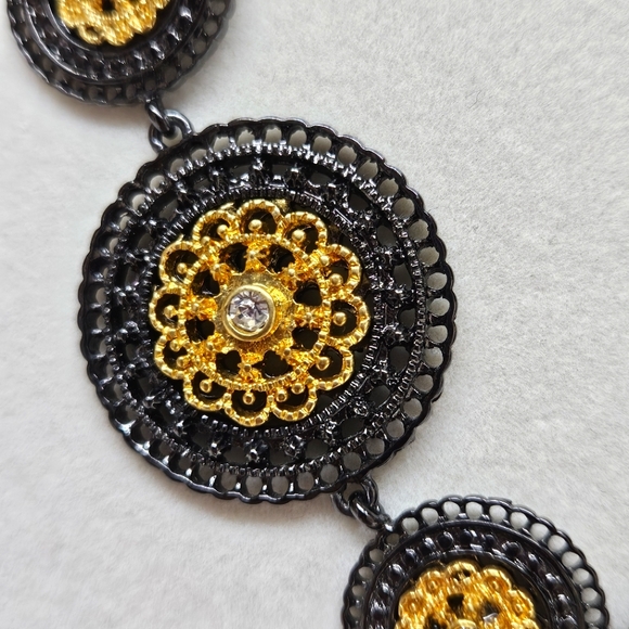 VINTAGE Crown Nine CN Black Metal Lace Medallion Bib Necklace - Picture 3 of 5